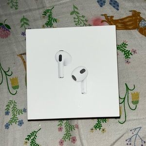 Apple AirPods 3rd Generation with Charging case